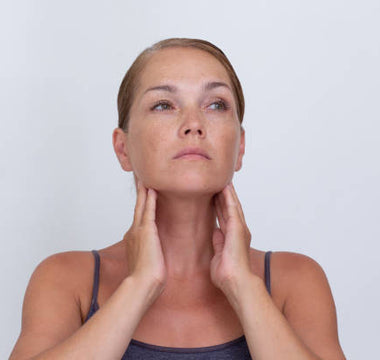 Red Light Therapy for Hormonal Balance & Thyroid Health